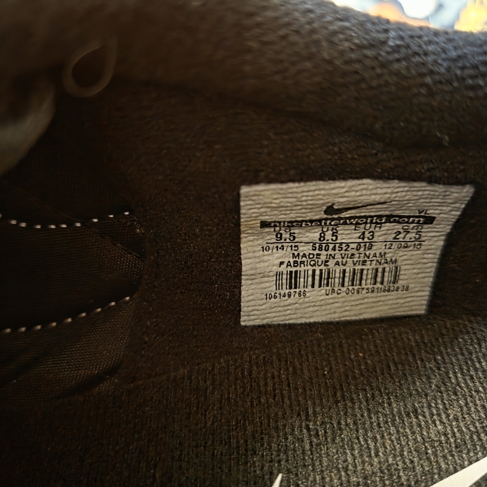 Nike Davinho Black and White Sneaker - Picture 10 of 12